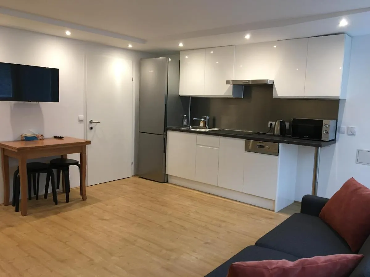 Cosy Flat In The Quiet Area With Own Garden, Free Parking And Direct Public Transport Link To The Centre Apartment Vienna