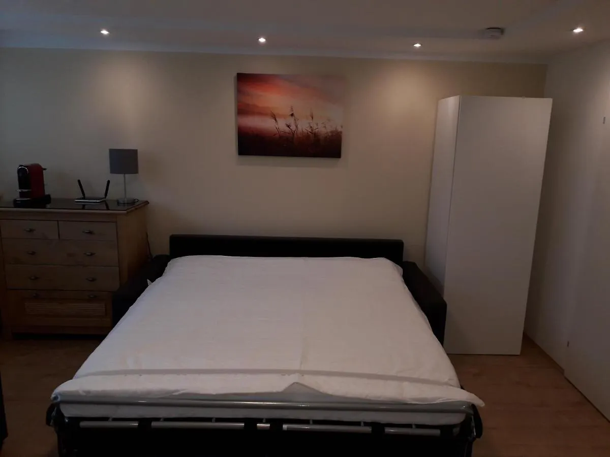 Cosy Flat In The Quiet Area With Own Garden, Free Parking And Direct Public Transport Link To The Centre Apartment Vienna Austria