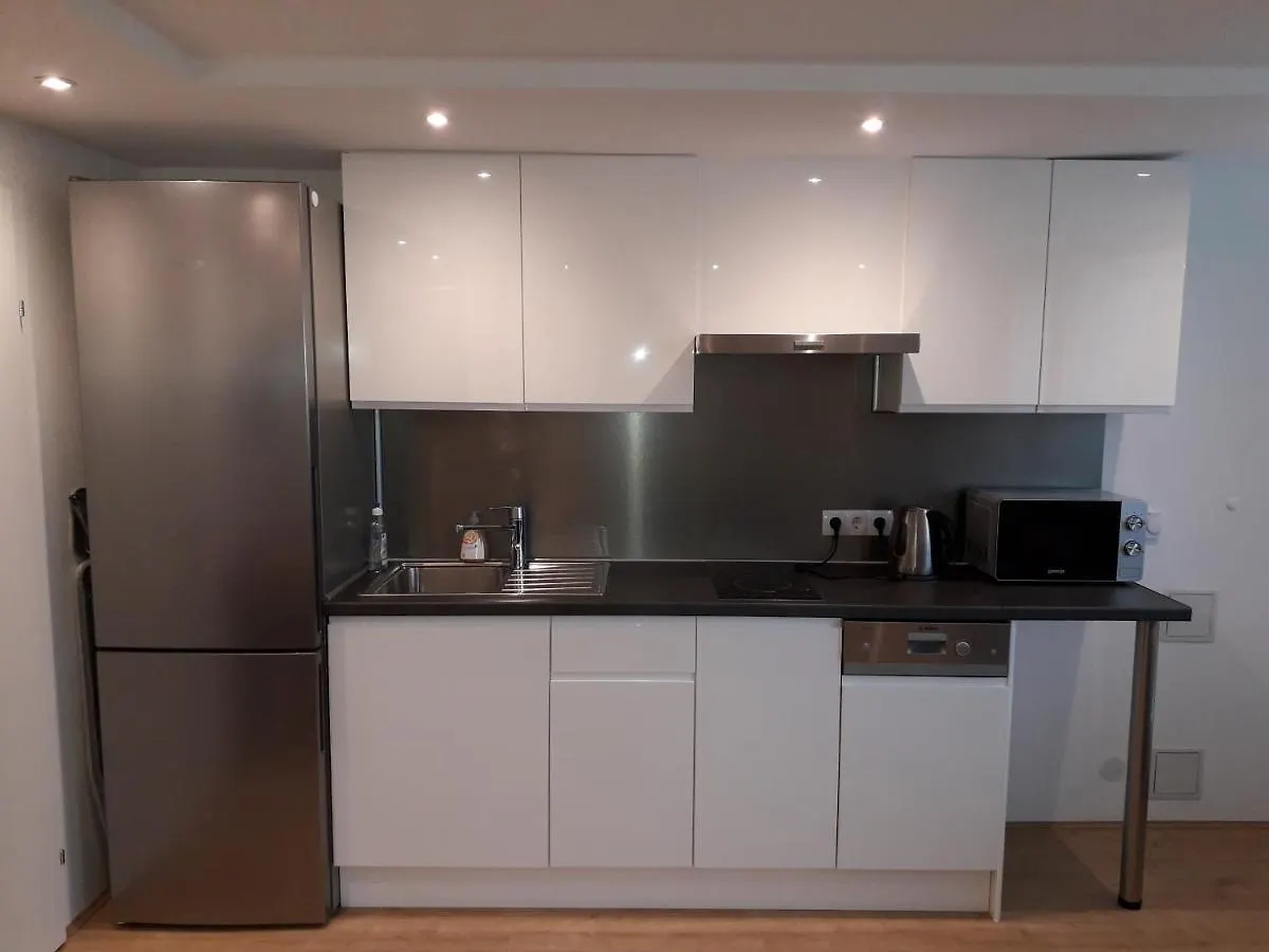 Cosy Flat In The Quiet Area With Own Garden, Free Parking And Direct Public Transport Link To The Centre Apartment Vienna
