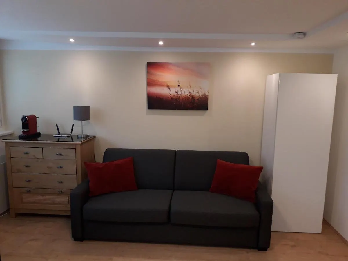 Cosy Flat In The Quiet Area With Own Garden, Free Parking And Direct Public Transport Link To The Centre Apartment Vienna